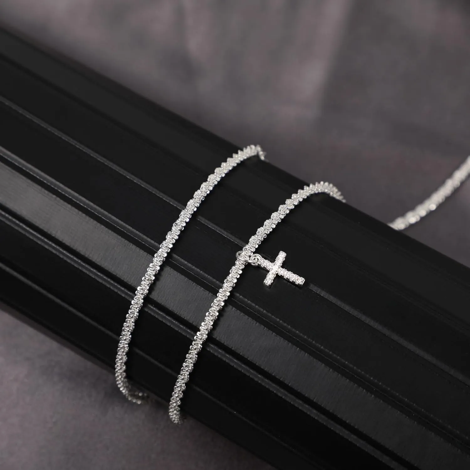 ASCOMY Cross Necklace for Women 14K Gold & Silver Plated Cross Pendant Necklace Trendy Cross Pendant Chain Necklace Minimalist Daily Decoration Jewellery For Women Dainty Religious Gift