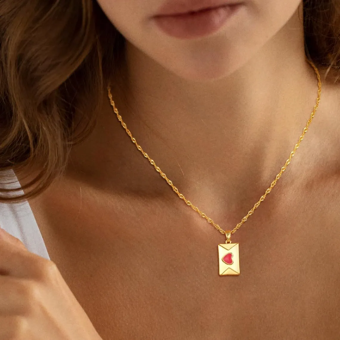 ASCOMY Dainty Gold Necklace for Women 14K Gold Plated Necklaces for Her Delicate Love Heart Necklace Heart Pendant Necklace Cute Necklaces Festival Jewelry Gift for Women