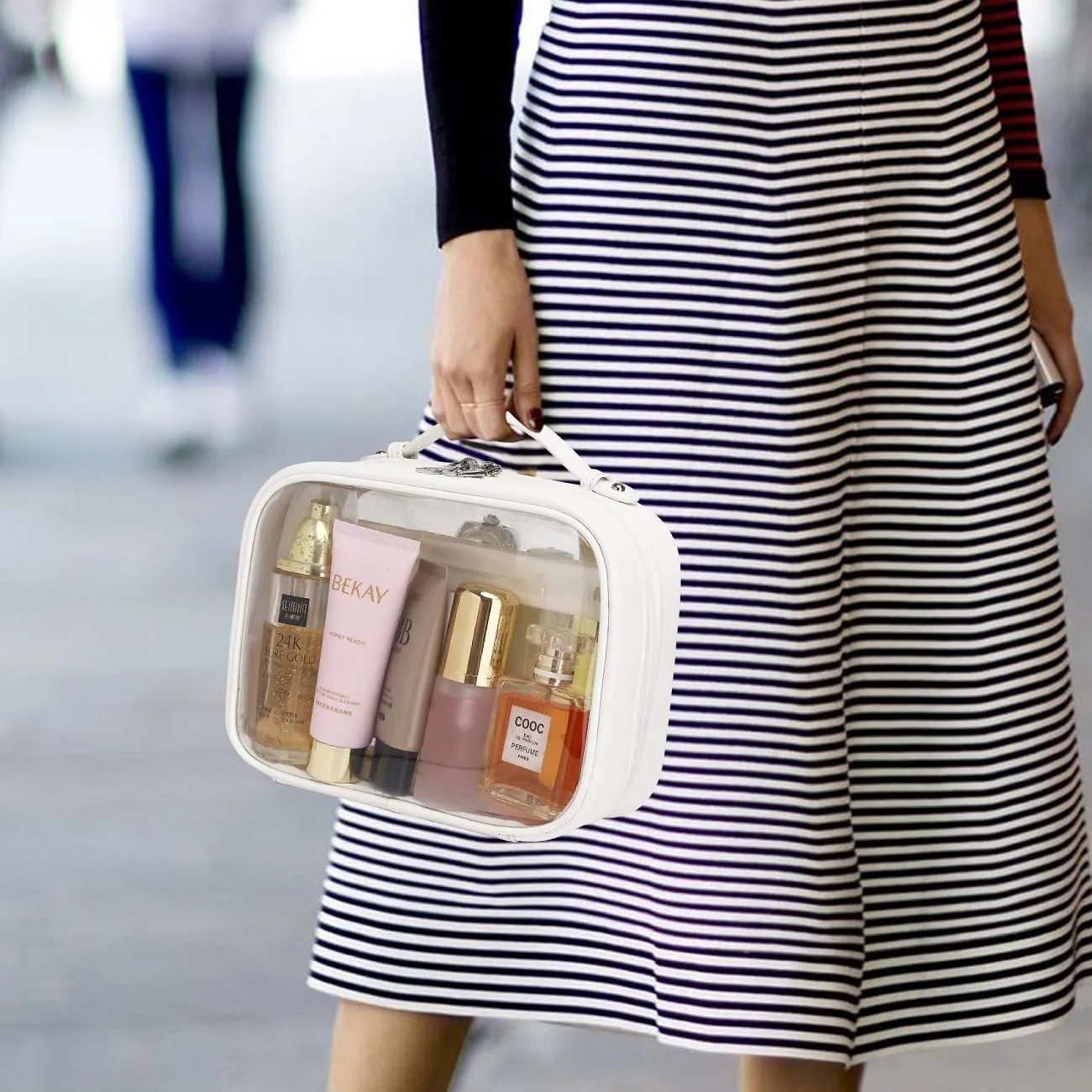 Clear Traveling Toiletry Bag TSA Approved large clear cosmetics case Travel makeup bag Organizer with Zipper for Women (Z/White, M)
