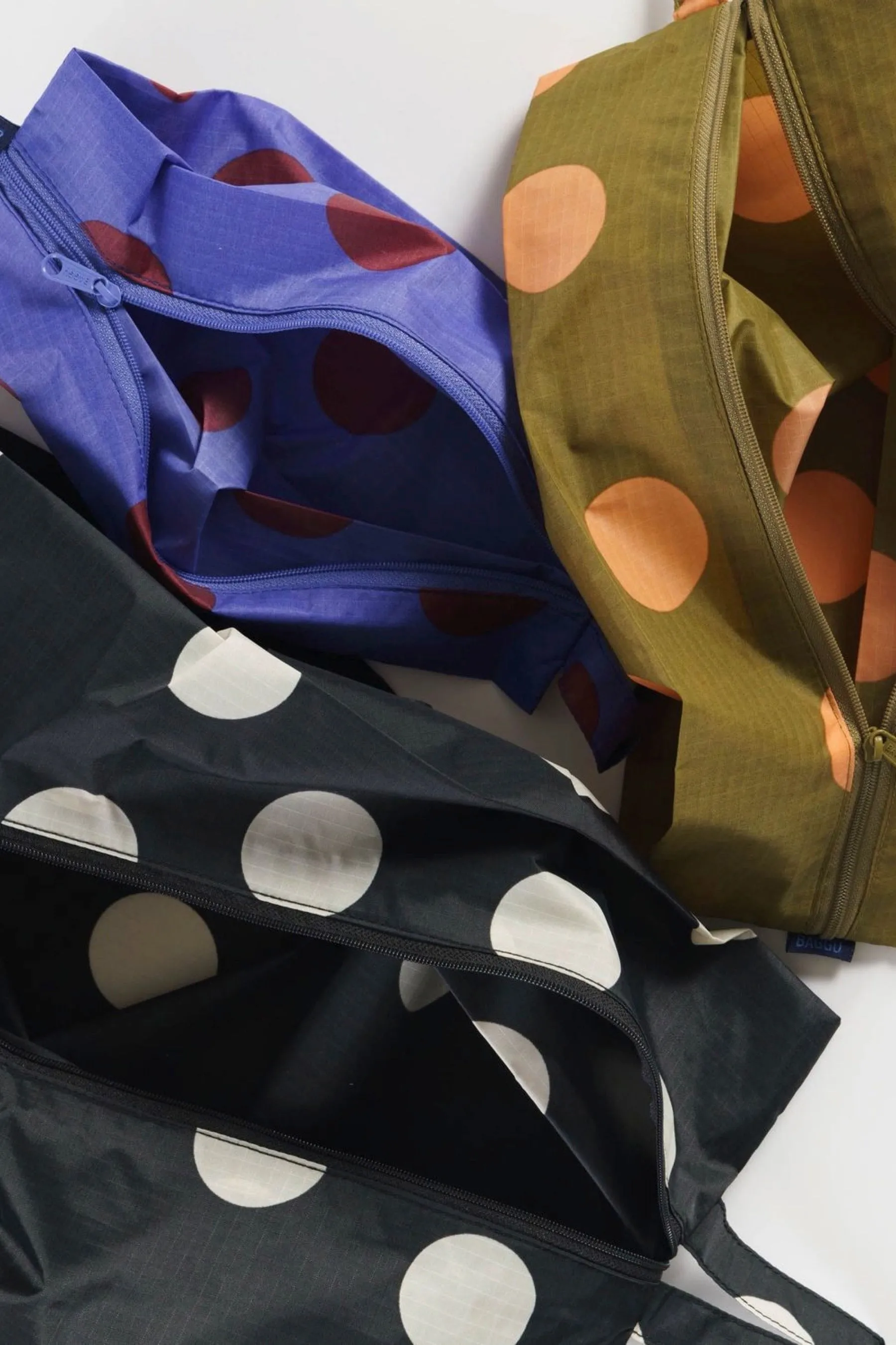 Floating Dots 3D Zip Set