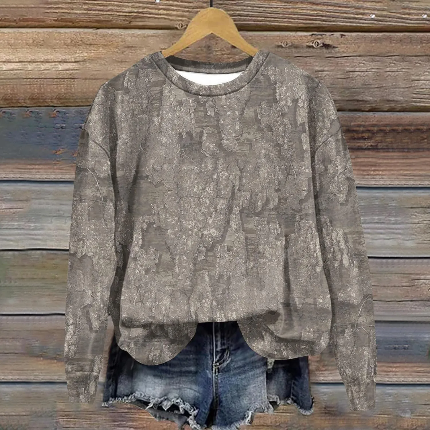 Oversized Camo Sweatshirt For Women Graphic Crewneck Pullover Leaf Print Long Sleeve Tops Fall Clothes 2024