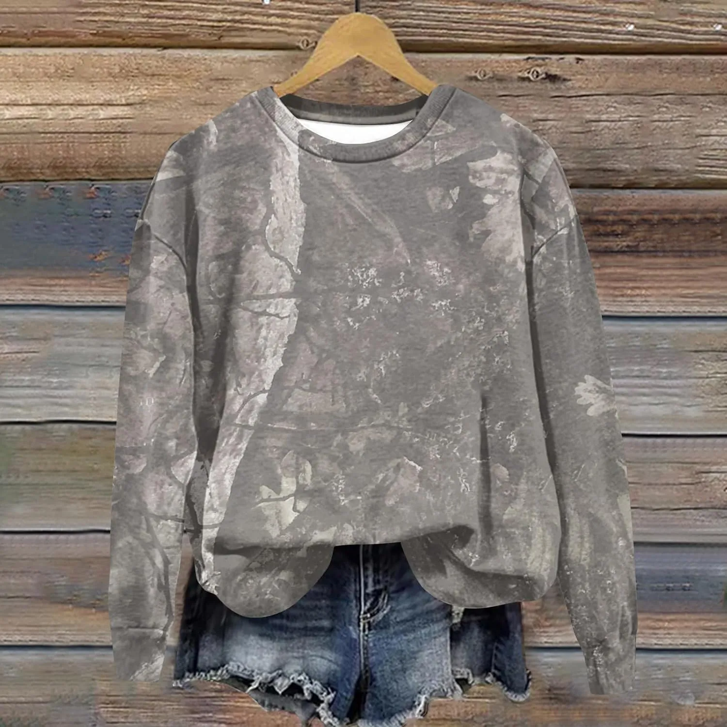 Oversized Camo Sweatshirt For Women Graphic Crewneck Pullover Leaf Print Long Sleeve Tops Fall Clothes 2024